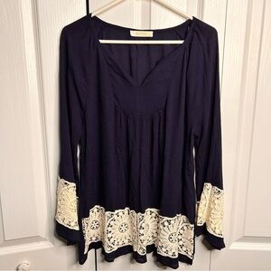 Entro Women’s Large Navy Cream V Neck Lace Floral Long Sleeve Blouse